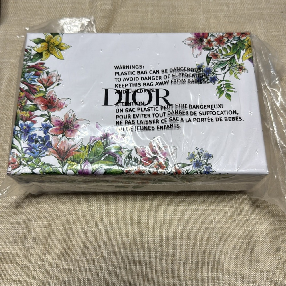 💔💔NOT AVAILABLE💔💔Dior Gift Bundle - Picture 7 of 7
